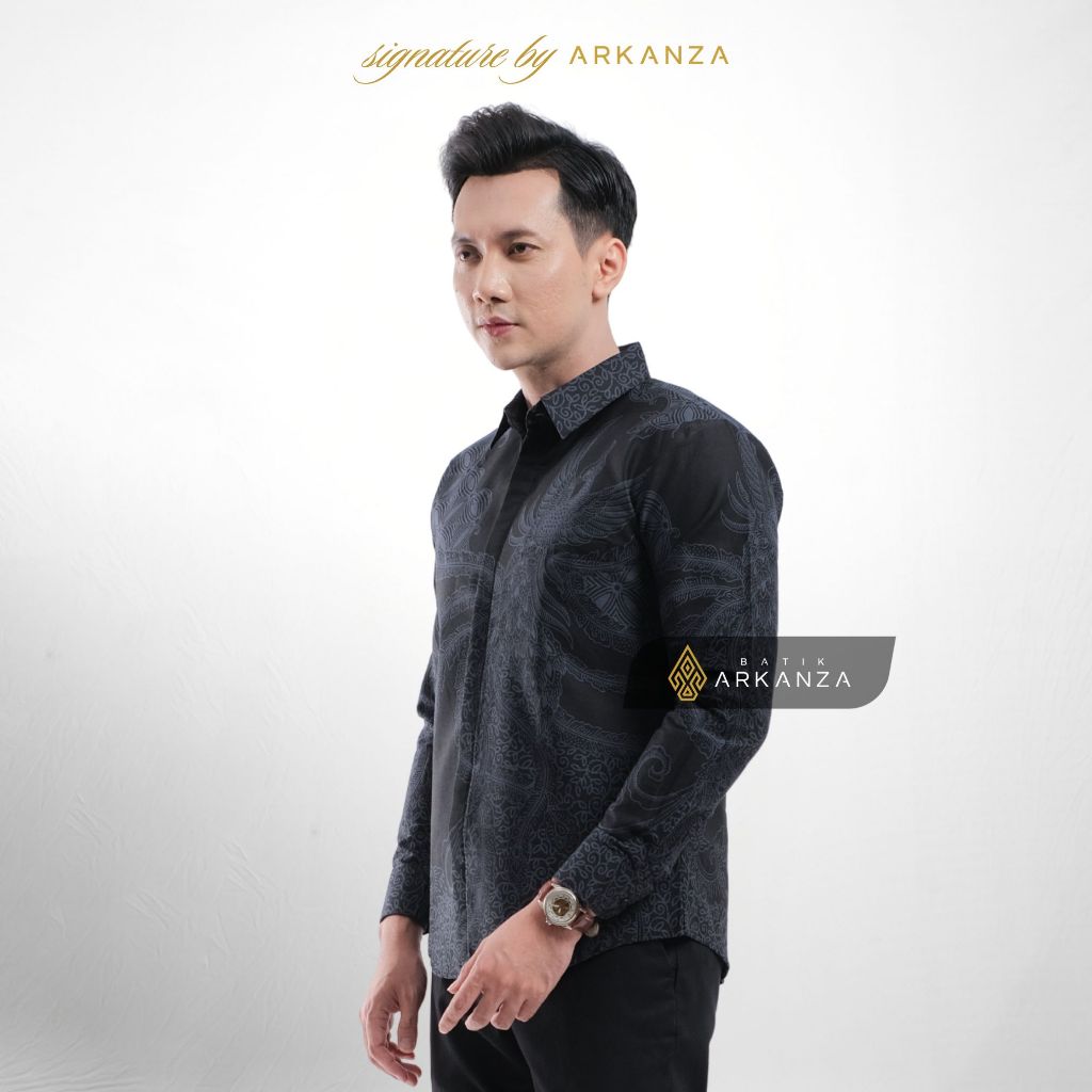 Arkanza Signature Motif Pramana Kemeja Batik Pria Lengan Panjang Eksklusif Curved Hem Jahitan Presisi Hidden & Emboss Button Lapisan Tricot Breathable