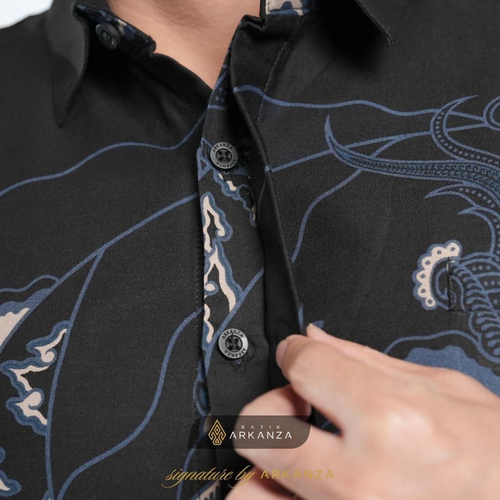 Arkanza Signature Motif Wisesa Kemeja Batik Pria Lengan Panjang Eksklusif Curved Hem Jahitan Presisi Hidden & Emboss Button Lapisan Tricot Breathable