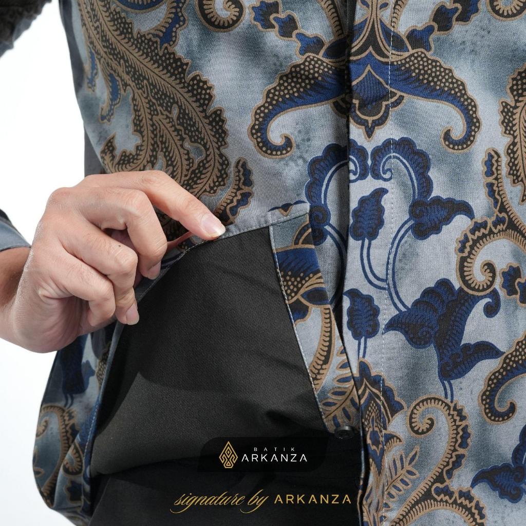 Arkanza Signature Motif Jayasatya Kemeja Batik Pria Lengan Panjang Eksklusif Curved Hem Jahitan Presisi Hidden & Emboss Button Lapisan Tricot Breathable
