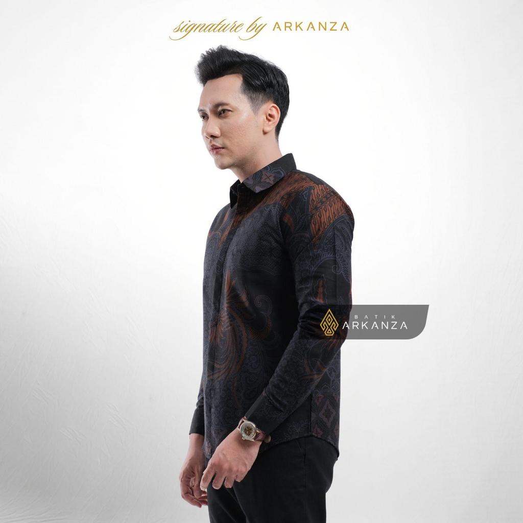 Arkanza Signature Motif Wiranata  Kemeja Batik Pria Lengan Panjang Eksklusif Curved Hem Jahitan Presisi Hidden & Emboss Button Lapisan Tricot Breathable