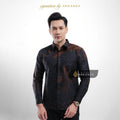 Arkanza Signature Motif Wiranata  Kemeja Batik Pria Lengan Panjang Eksklusif Curved Hem Jahitan Presisi Hidden & Emboss Button Lapisan Tricot Breathable