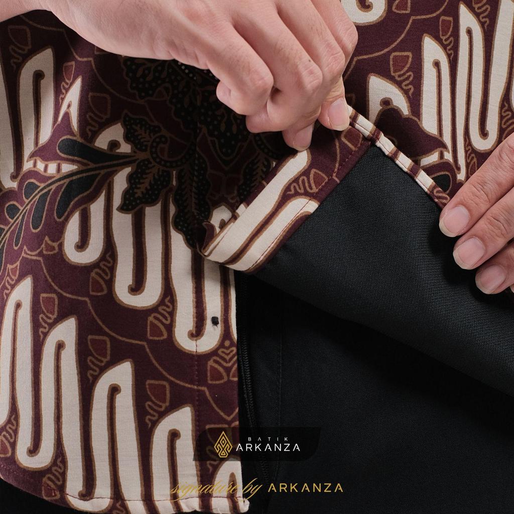 Arkanza Signature Motif Prameswara Burgundy Kemeja Batik Pria Lengan Panjang Eksklusif Curved Hem Jahitan Presisi Hidden & Emboss Button Lapisan Tricot Breathable